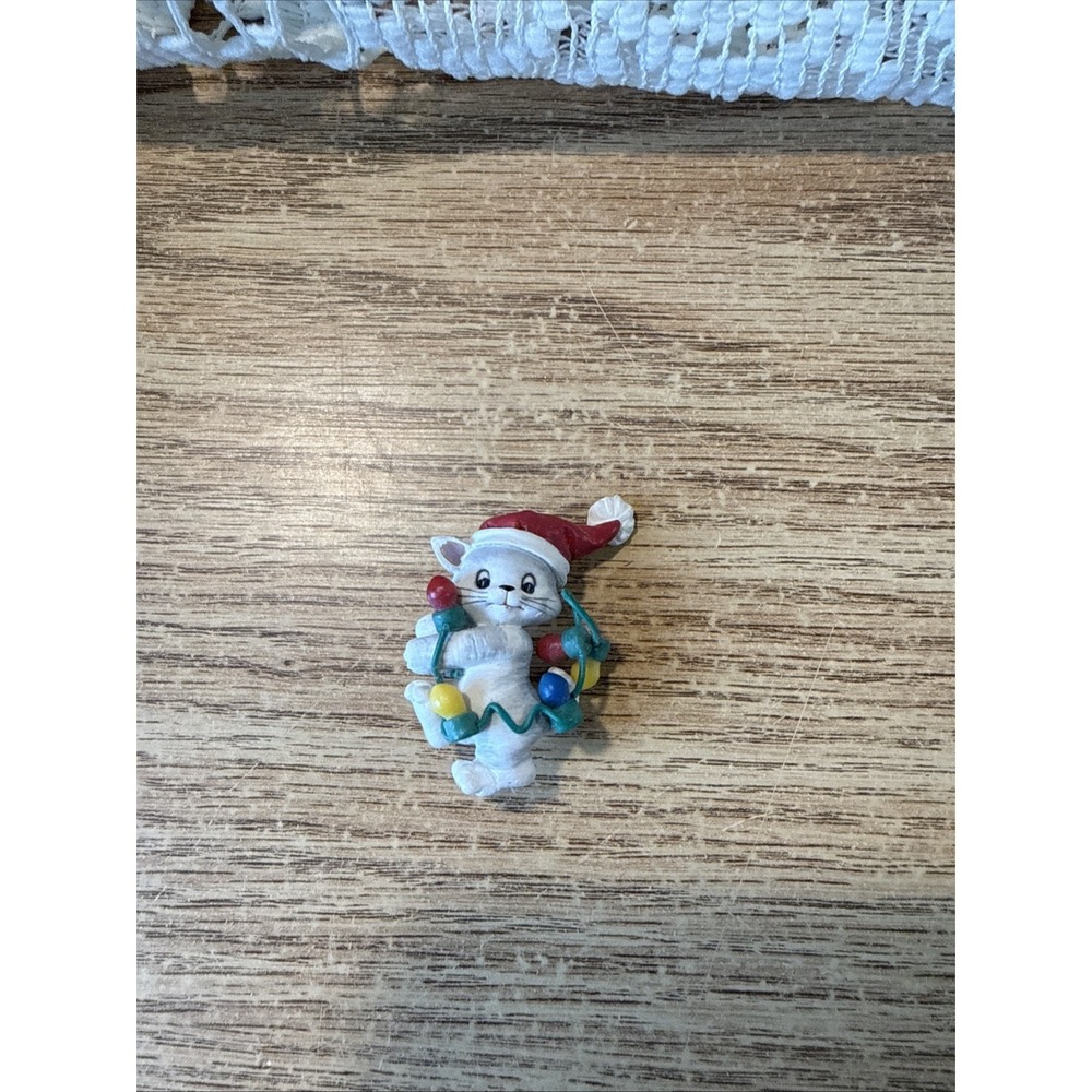 Adorable‎ Kitty Christmas Light  Pin